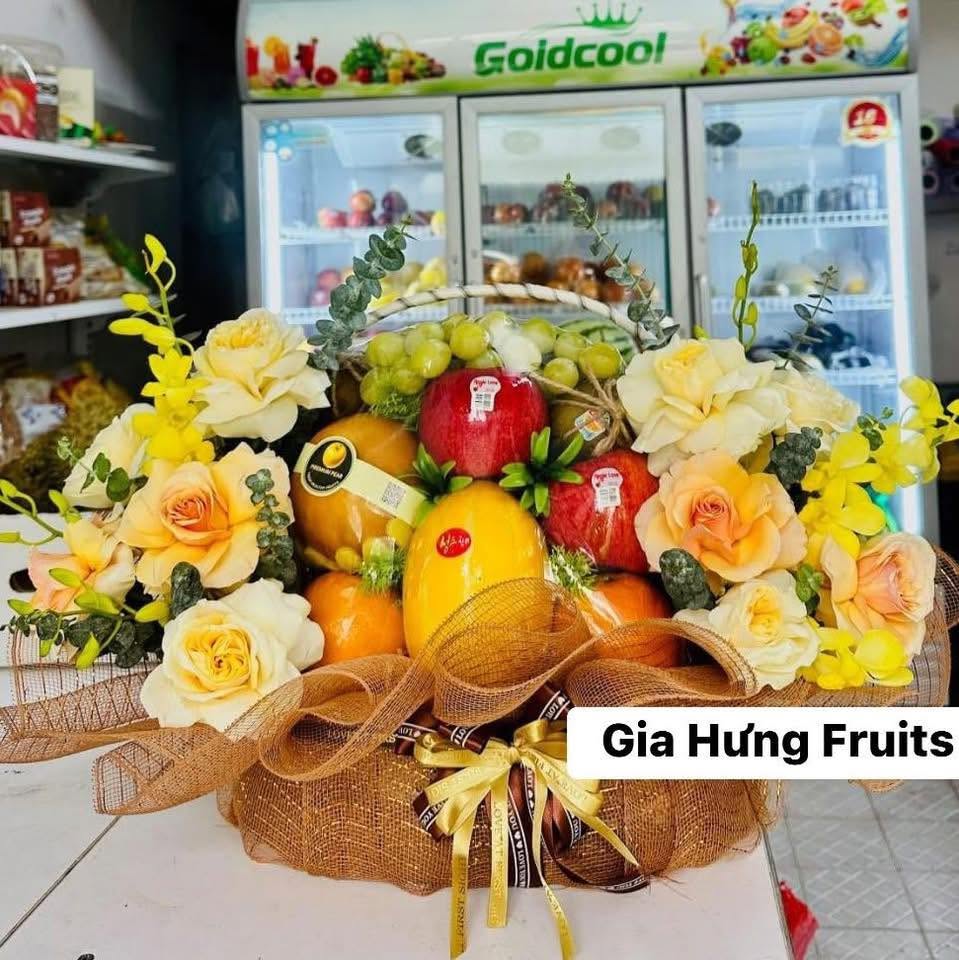 Giỏ hoa quả nhập khẩu kèm hoa tươi, kết tại Gia Hưng Mart